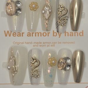 Medium Press-On Nails Elegant Gold and Cream Nail Art Set - M9